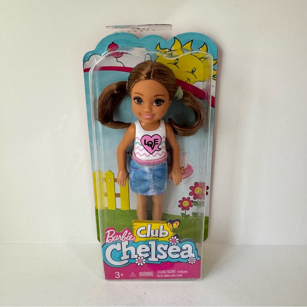 Barbie Club Chelsea Girl Doll Brown Heart "Love" White Top Blue Skirt DWJ28 NEW